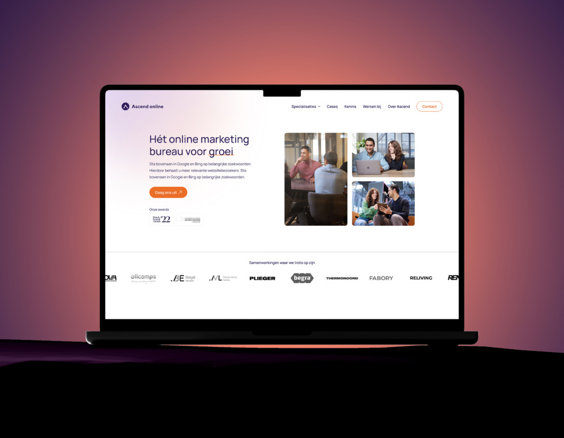 Ascend Online lead website homepage op laptop